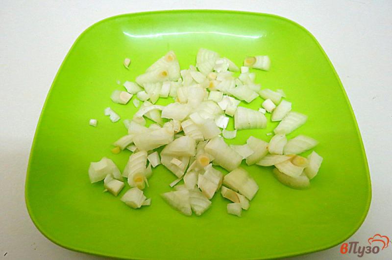 Фото приготовление рецепта: Зелёный суп с крапивой, капустой и рисом шаг №5