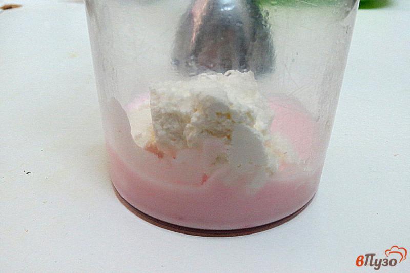Фото приготовление рецепта: Вишнёвый напиток с йогуртом шаг №4