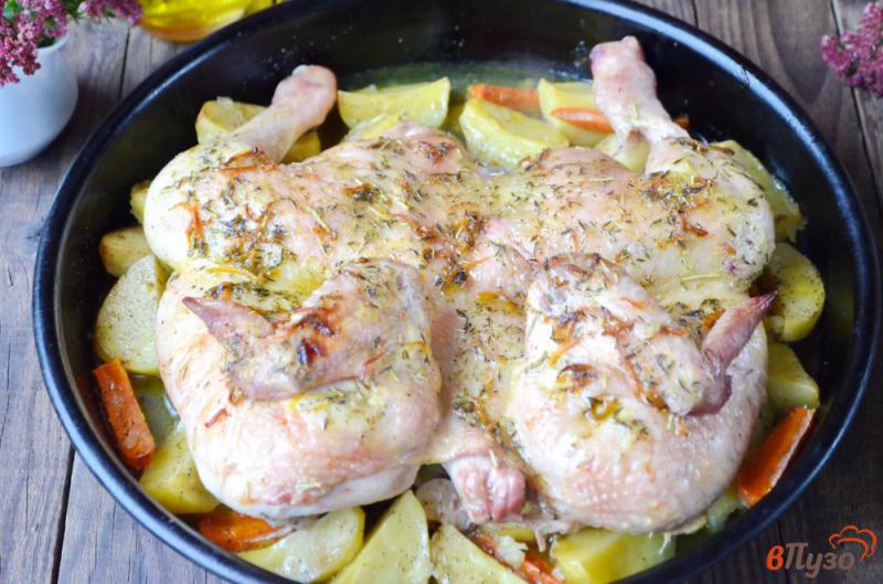 Фото приготовление рецепта: Цыпленок в духовке целиком шаг №8