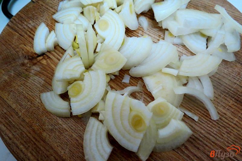Фото приготовление рецепта: Тушёная капуста с помидорами и сметаной шаг №3