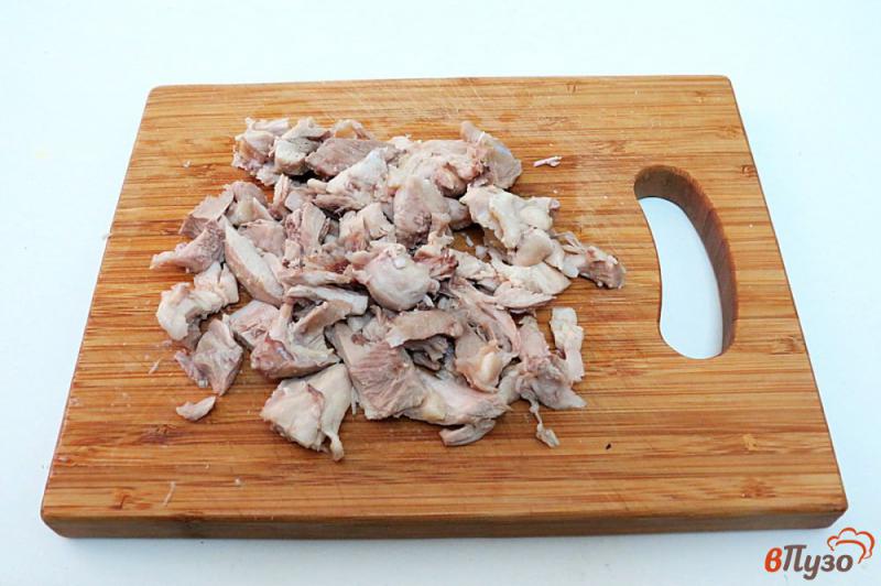 Фото приготовление рецепта: Грибной соус с куриным мясом, сыром моцарелла и сметаной шаг №2