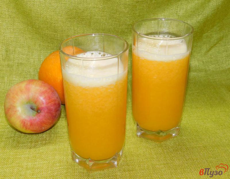 Фото приготовление рецепта: Яблочно-грушевый коктейль с апельсиновым соком шаг №4
