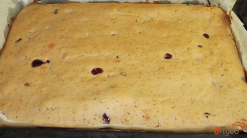 Фото приготовление рецепта: Пирог с вареньем шаг №5