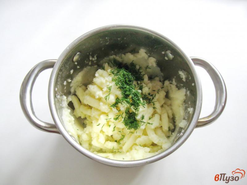 Фото приготовление рецепта: Картофельное пюре с укропом и сливками шаг №3