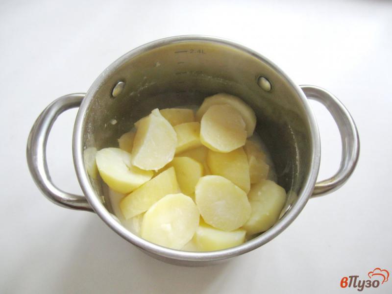 Фото приготовление рецепта: Картофельное пюре с укропом и сливками шаг №2