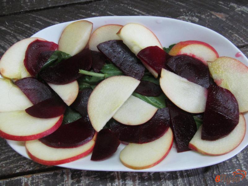 Фото приготовление рецепта: Салат из свеклы с яблоком шаг №2