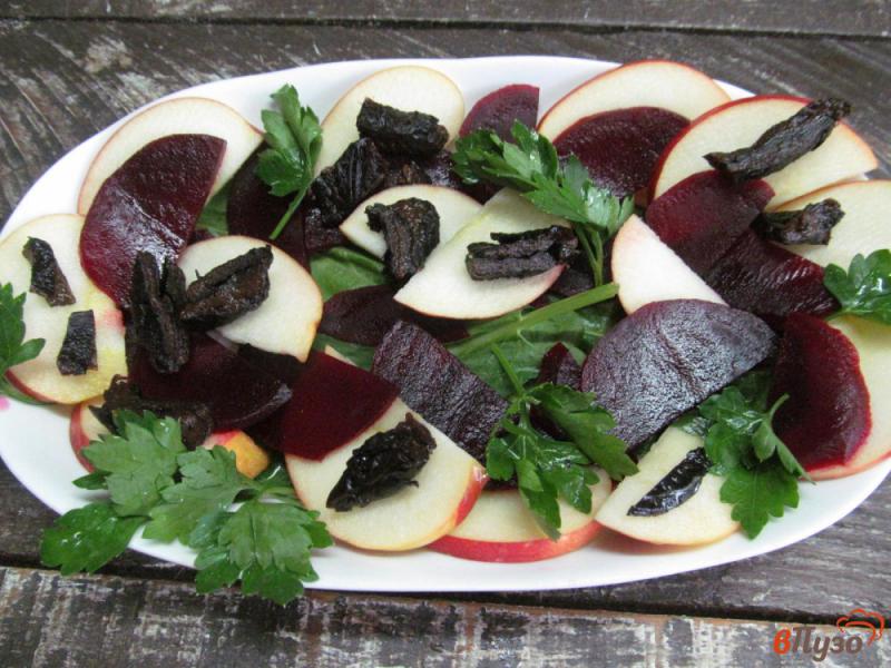 Фото приготовление рецепта: Салат из свеклы с яблоком шаг №3