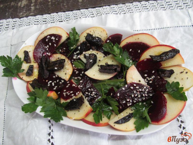 Фото приготовление рецепта: Салат из свеклы с яблоком шаг №5