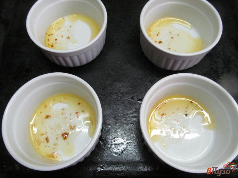 Фото приготовление рецепта: Йоркширский пудинг с грибной начинкой и сыром фета шаг №4