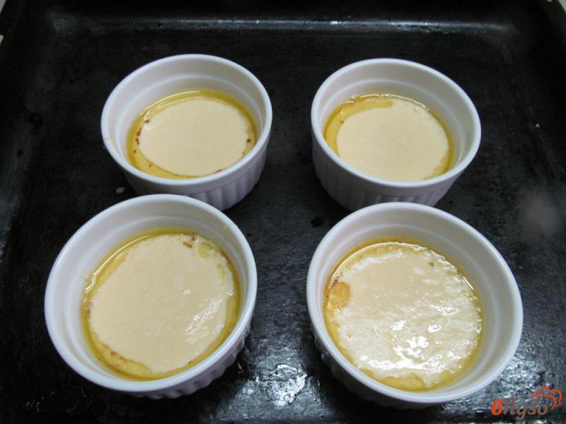 Фото приготовление рецепта: Йоркширский пудинг с грибной начинкой и сыром фета шаг №5