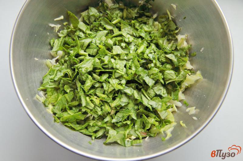 Фото приготовление рецепта: Весенний салат с щавелем шаг №3