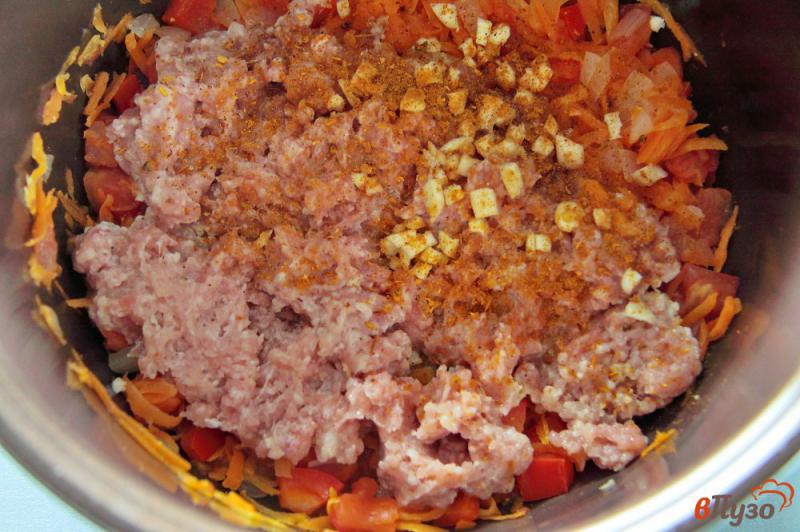 Фото приготовление рецепта: Макароны с куриным фаршем и овощами в мультиварке шаг №3