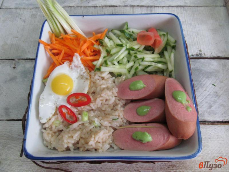Фото приготовление рецепта: Рис с сосисками и овощами шаг №5