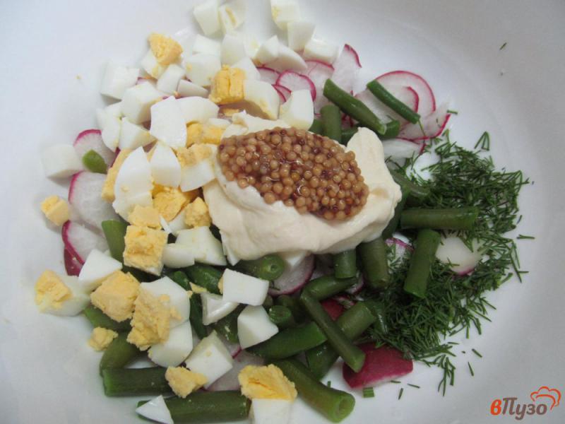 Фото приготовление рецепта: Салат с редисом и фасолью шаг №5