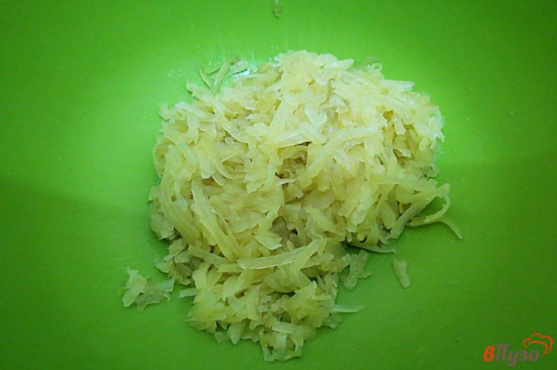 Фото приготовление рецепта: Оладьи из фарша, кабачков и картофеля шаг №4