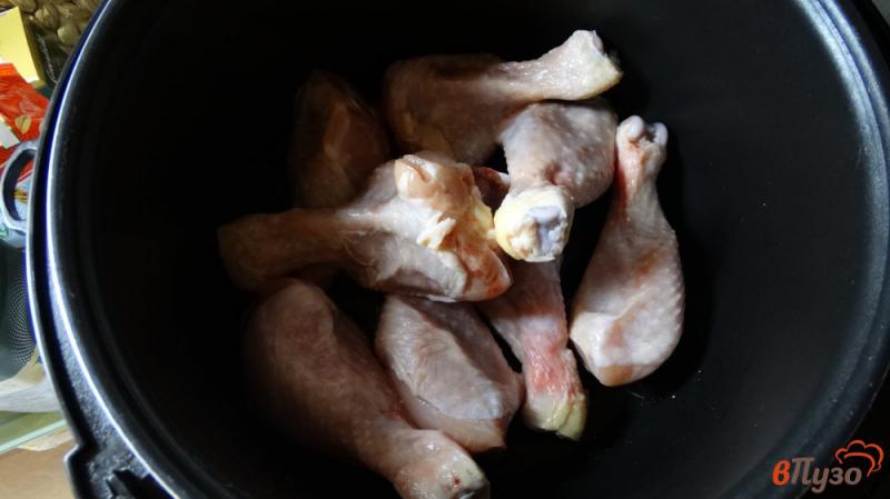 Фото приготовление рецепта: Куриные голени с шампиньонами в мультиварке шаг №1
