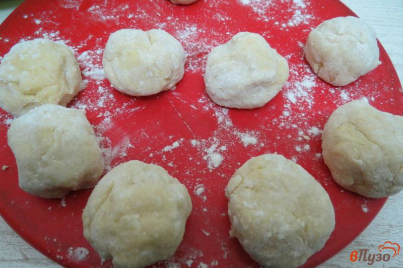 Фото приготовление рецепта: Картофельные пирожки с фаршем ( в духовке) шаг №9