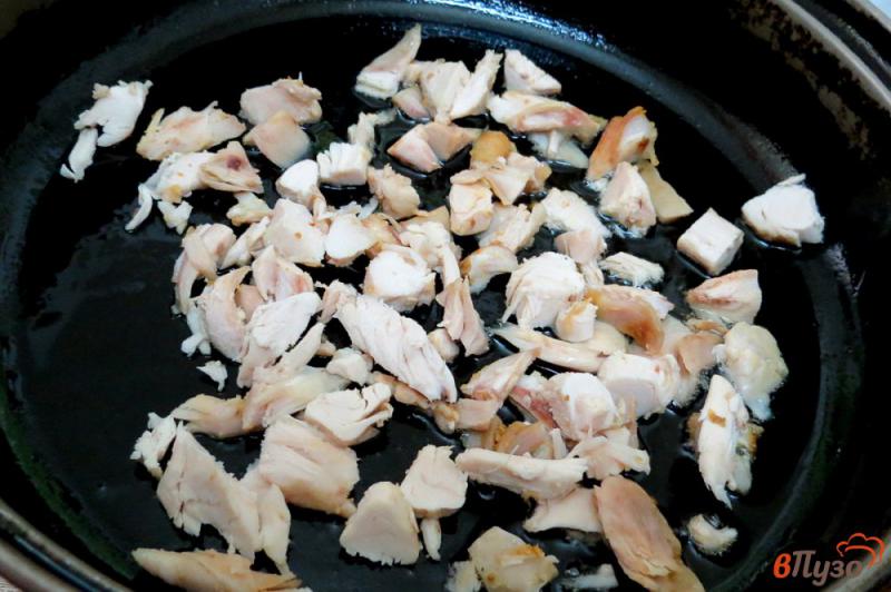 Фото приготовление рецепта: Тёплый салат из куриной грудки шаг №6