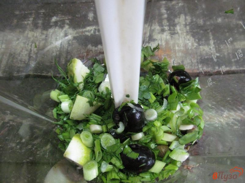 Фото приготовление рецепта: Соус из анчоусов с кабачком шаг №4