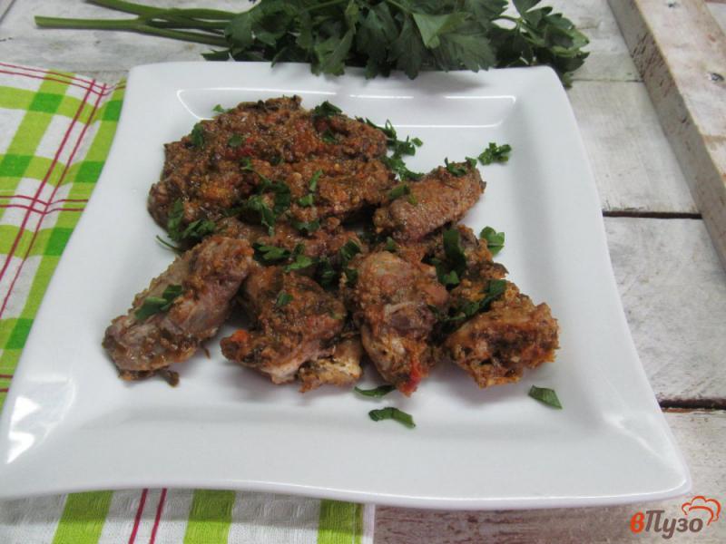 Фото приготовление рецепта: Куриные крылья в грузинском стиле шаг №6
