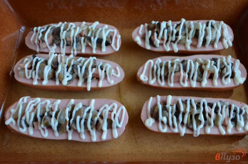 Фото приготовление рецепта: Сардельки, фаршированные сыром и грибами шаг №6