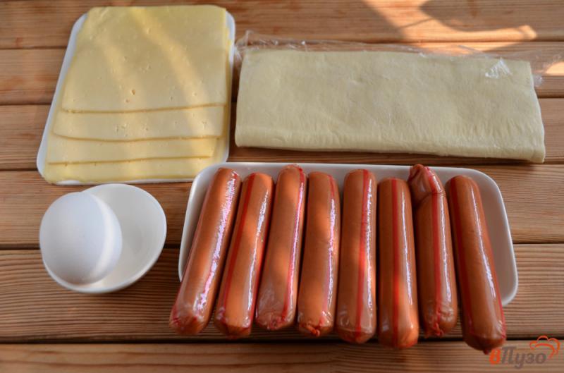 Фото приготовление рецепта: Сосиски с сыром в плетеном тесте шаг №1