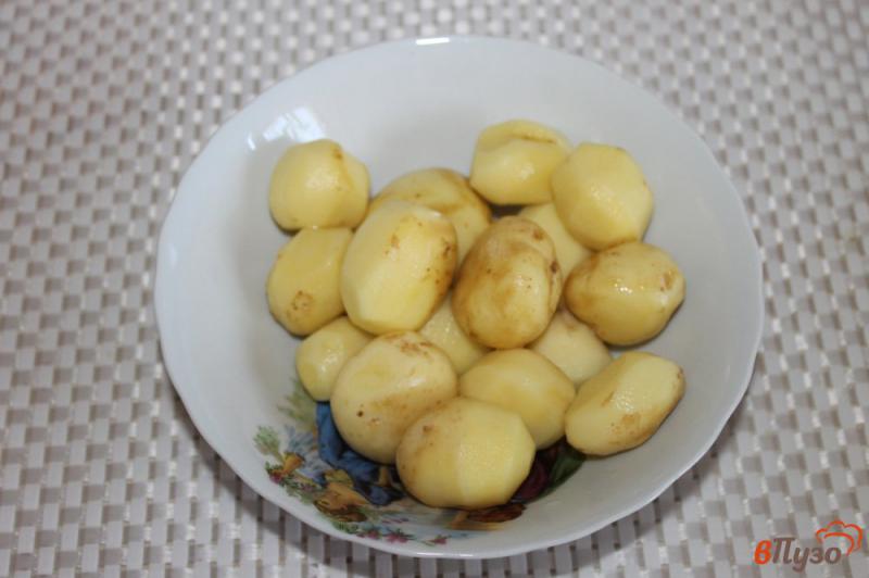 Фото приготовление рецепта: Молодой картофель с кабачком на шпажках шаг №1