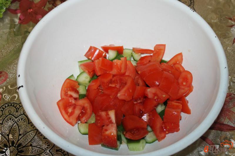 Фото приготовление рецепта: Салат из пекинской капусты с овощами, оливками и сыром шаг №1