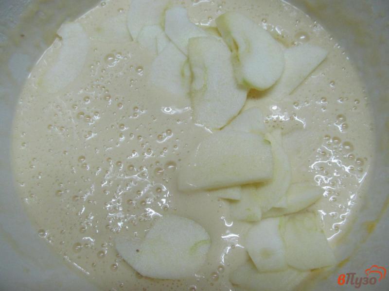 Фото приготовление рецепта: Яблочный пирог «невидимый» шаг №7
