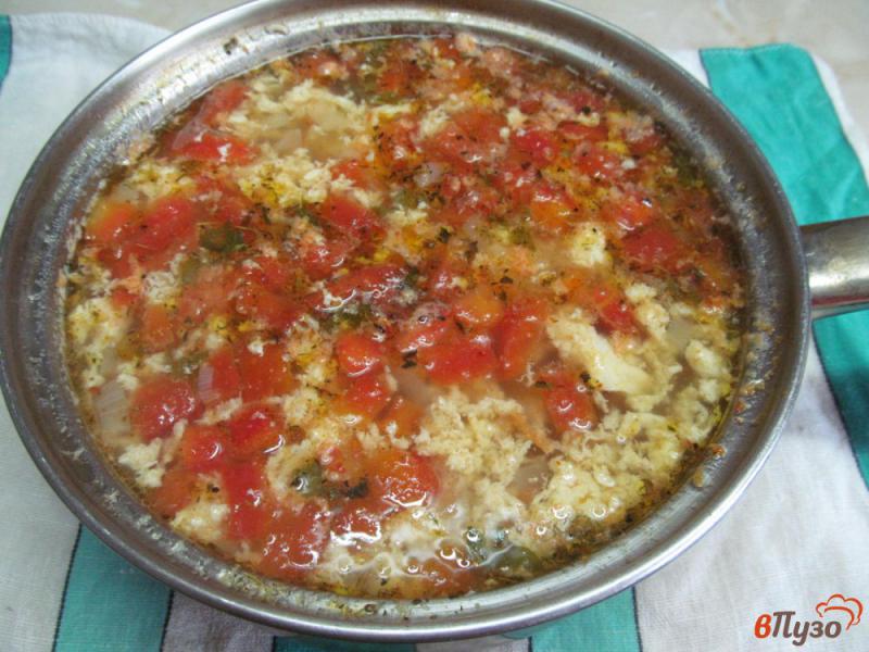Фото приготовление рецепта: Картофельный суп с яйцом и помидором шаг №9