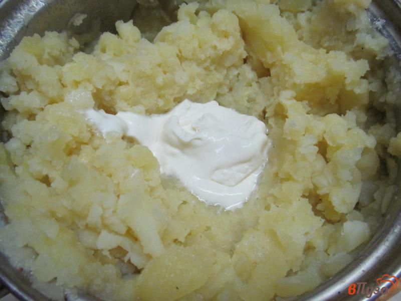 Фото приготовление рецепта: Картофельное пюре с чипсами из колбасы шаг №2