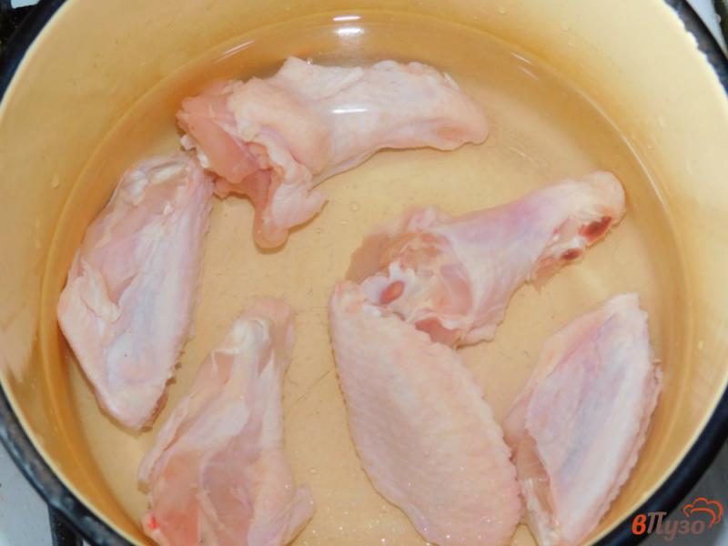 Фото приготовление рецепта: Легкий куриный суп с гречкой и болгарским перцем шаг №1