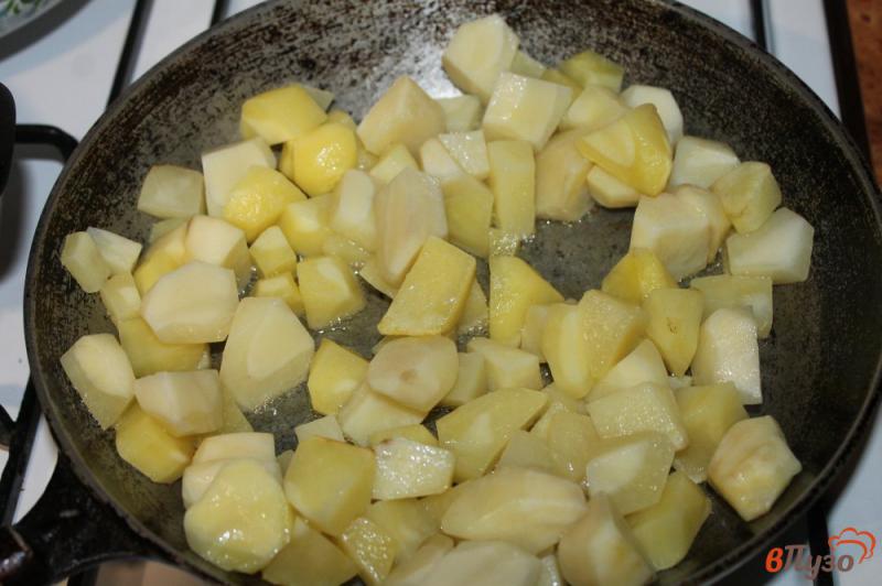 Фото приготовление рецепта: Тушеный картофель с телятиной и шпинатом шаг №2