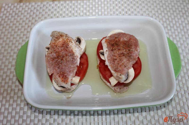 Фото приготовление рецепта: Мясные сэндвичи с грибами и помидорами шаг №4