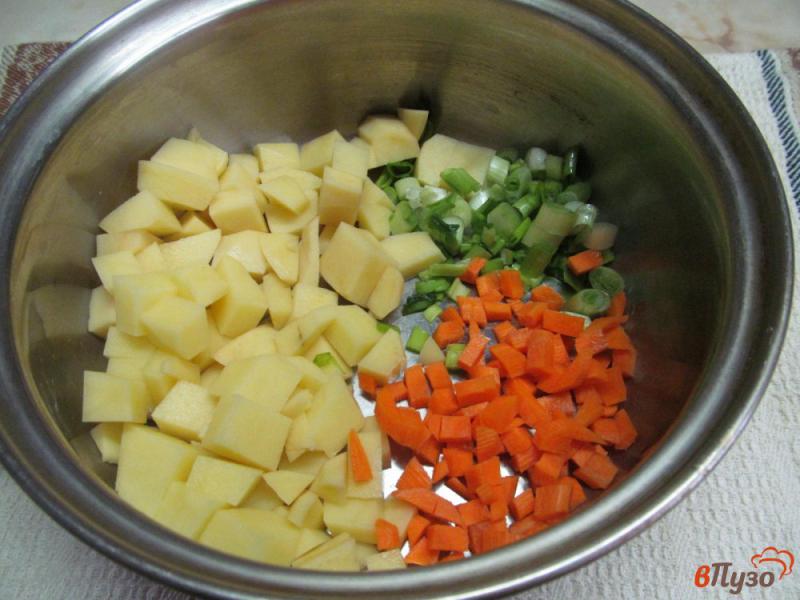 Фото приготовление рецепта: Суп со шпротами рисом и яйцом шаг №1
