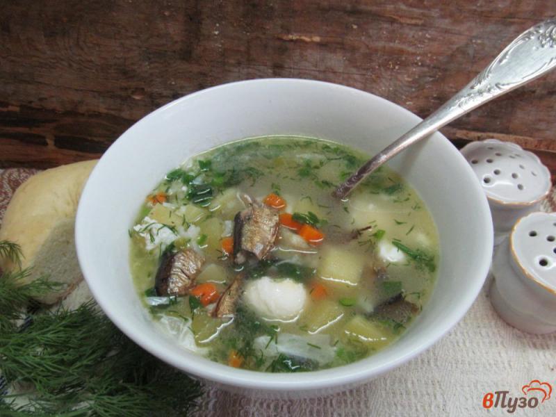 Фото приготовление рецепта: Суп со шпротами рисом и яйцом шаг №7