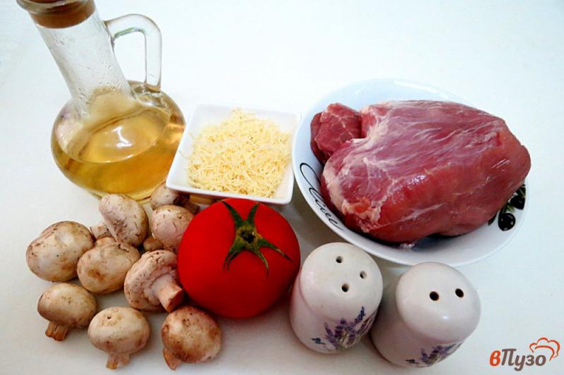 Фото приготовление рецепта: Свинина запеченная с сыром и помидорами шаг №1