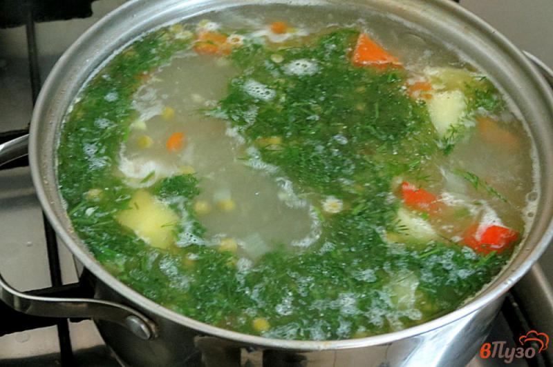 Фото приготовление рецепта: Суп с фрикадельками горошком и перцем шаг №7