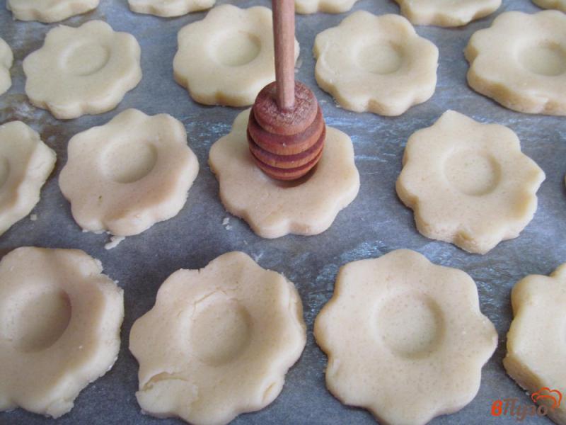 Фото приготовление рецепта: Печенье с яблочным повидлом шаг №6
