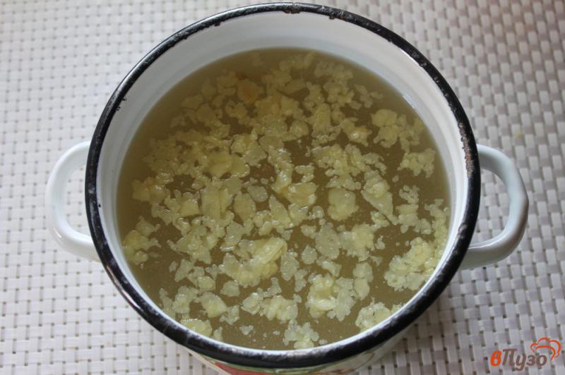 Фото приготовление рецепта: Суп с кабачком, молодым картофелем и курицей шаг №1