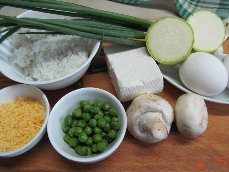 Фото приготовление рецепта: Фриттата - омлет с рисом кабачком и грибами шаг №1