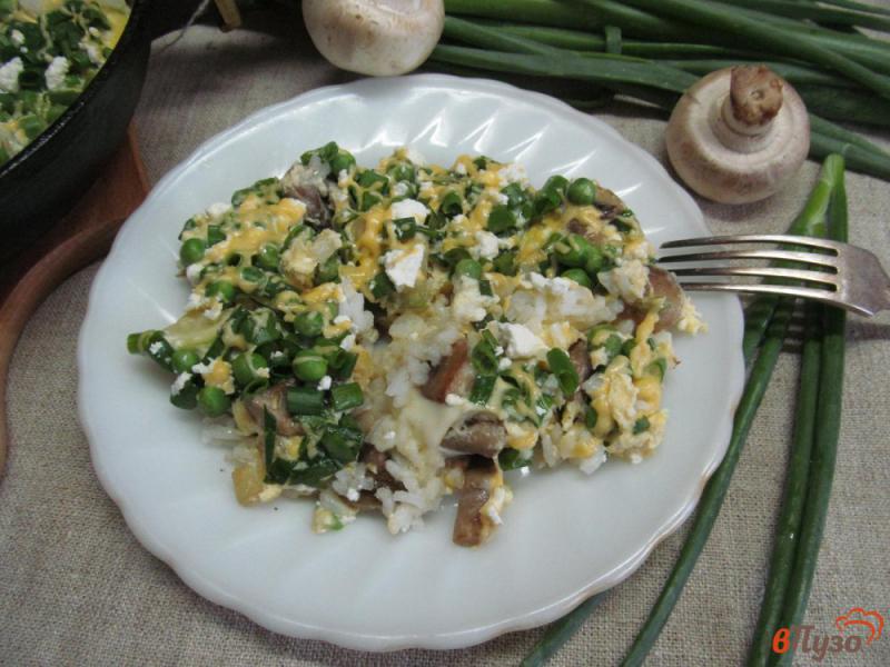 Фото приготовление рецепта: Фриттата - омлет с рисом кабачком и грибами шаг №9