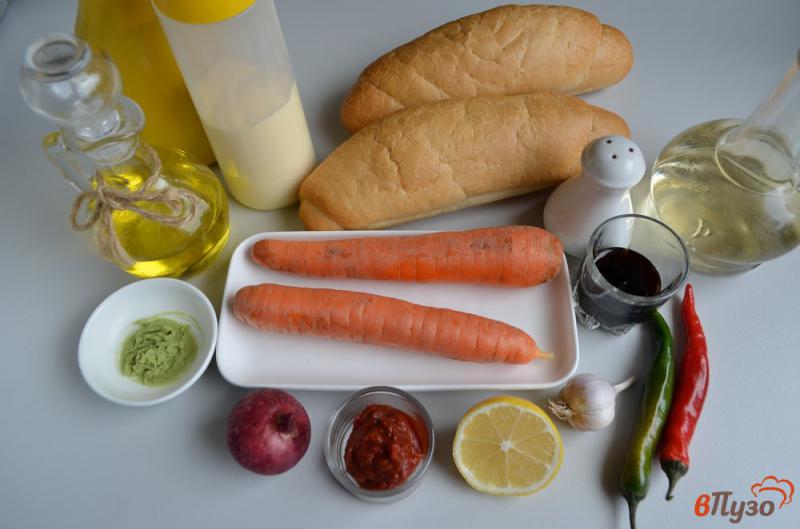 Фото приготовление рецепта: Вегетарианский хот-дог с морковкой шаг №1