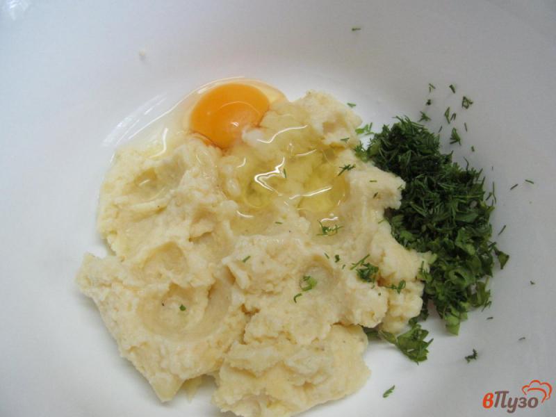 Фото приготовление рецепта: Суп с картофельными клецками и молодой капусты шаг №3