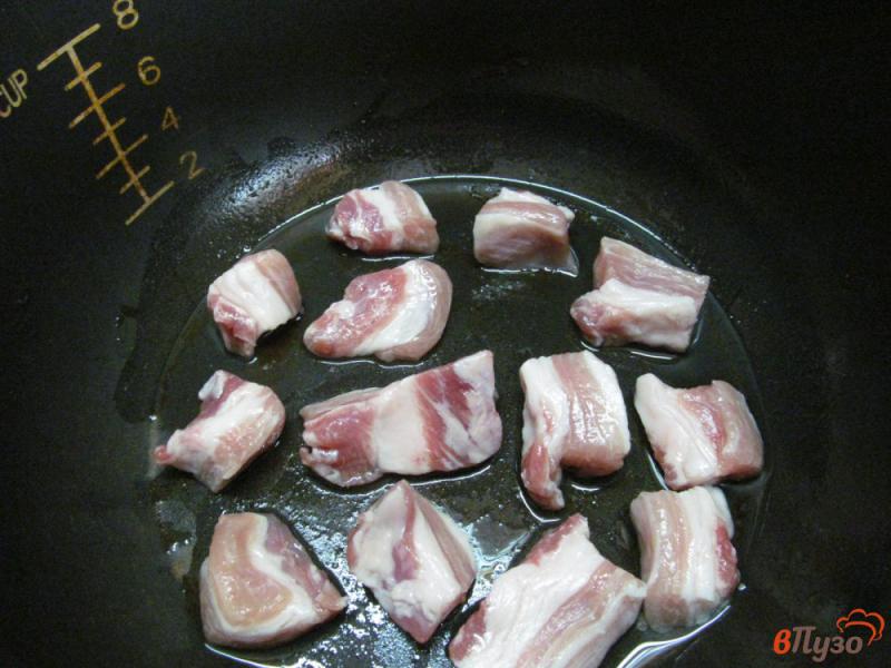 Фото приготовление рецепта: Тушеный картофель с кабачком и свининой шаг №1