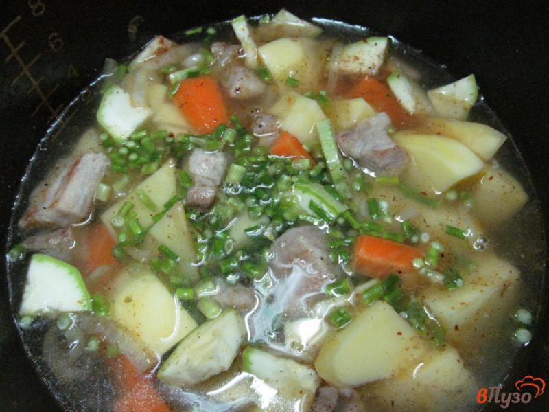 Фото приготовление рецепта: Тушеный картофель с кабачком и свининой шаг №5