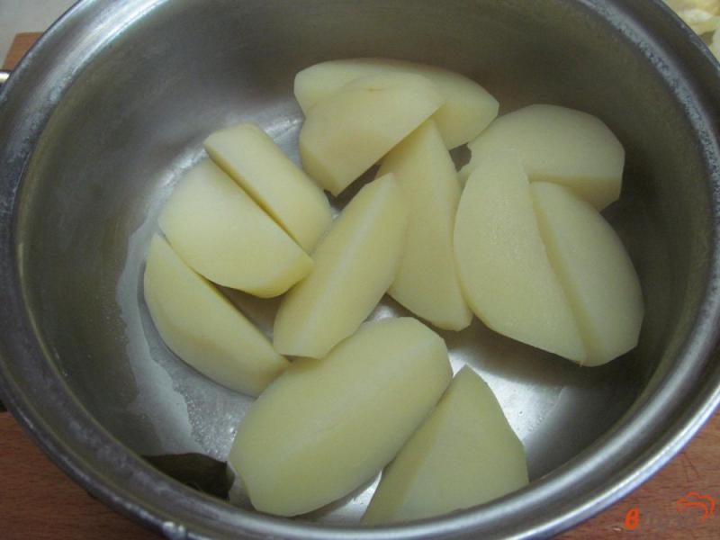Фото приготовление рецепта: Чесночный молодой картофель шаг №3