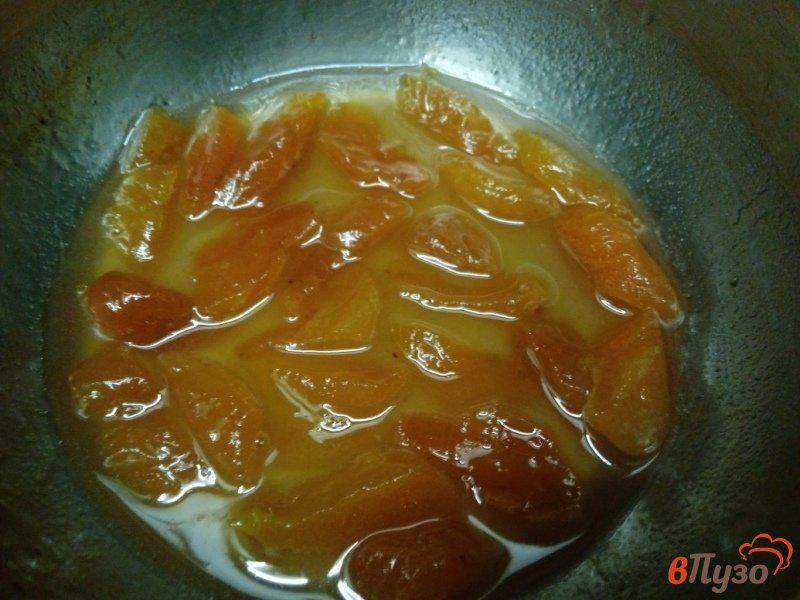 Фото приготовление рецепта: Вариация на тирольский пирог с абрикосами и курагой шаг №6