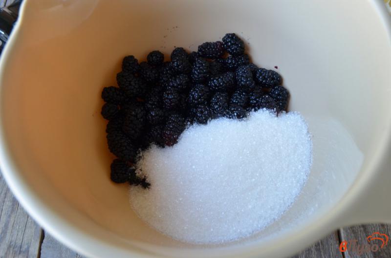 Фото приготовление рецепта: Шелковица, перетертая с сахаром шаг №2