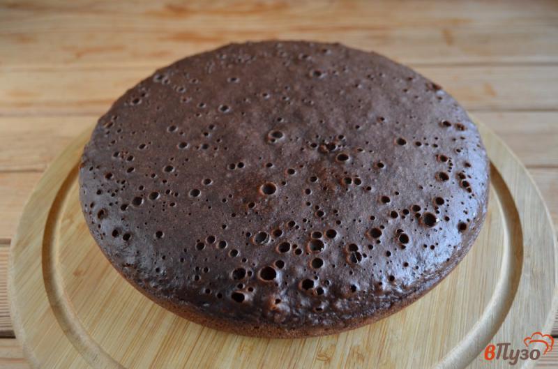Фото приготовление рецепта: Шоколадный торт с орехами шаг №8